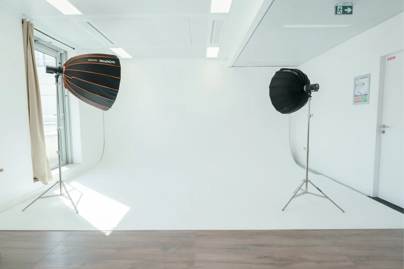 Studio Photo - Cyclorama